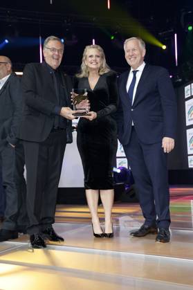 Roland Mack, Barbara Schöneberger und Johannes B. Kerner bei der Verleihung des 25. Radio Regenbogen Award 2025 in der Europa-Park Arena. Rust, 04.04.2025