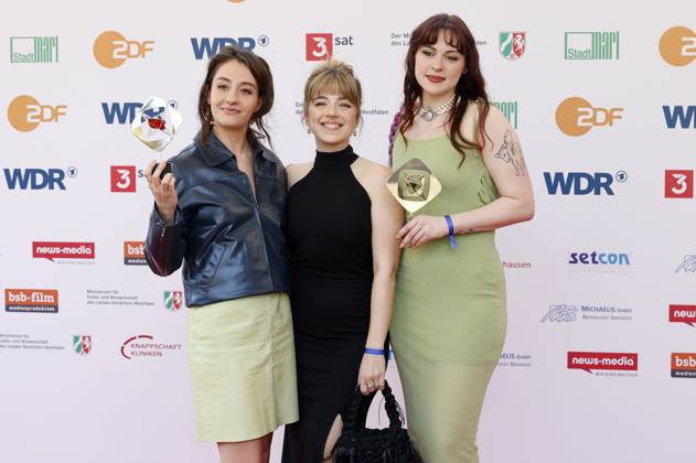 Marie Bloching, Elsa van Damke und Jana Forkel bei der 61. Verleihung des Grimme Preises 2025 im Theater Marl. Marl, 04.04.2025