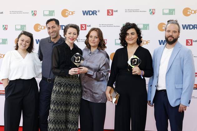 Sara Günter, Arash Asadi, Meret Madörin, Antonia Kilian, Bahar Bektas und Tobias Carlsberg bei der 61. Verleihung des Grimme Preises 2025 im Theater Marl. Marl, 04.04.2025