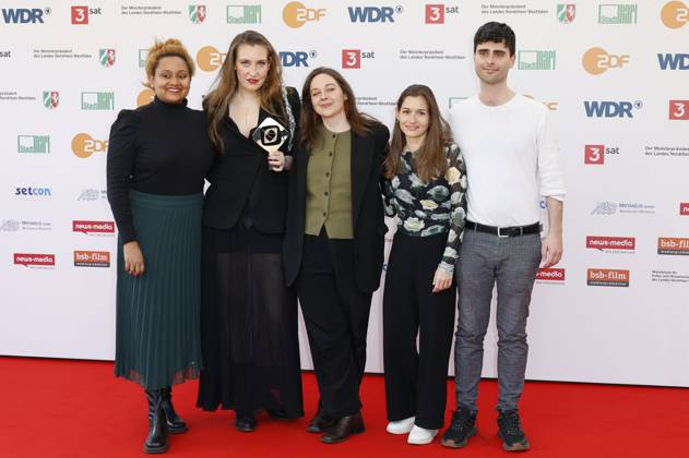 Clara Stella Hüneke mit Team bei der 61. Verleihung des Grimme Preises 2025 im Theater Marl. Marl, 04.04.2025