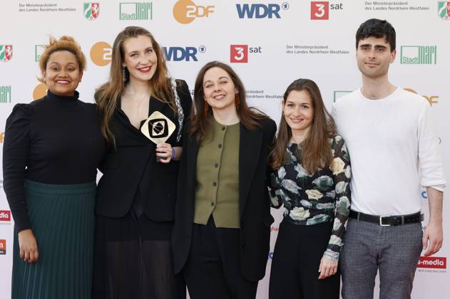 Clara Stella Hüneke mit Team bei der 61. Verleihung des Grimme Preises 2025 im Theater Marl. Marl, 04.04.2025