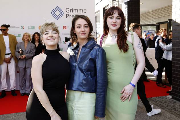 Elsa van Damke, Marie Bloching und Jana Forkel bei der 61. Verleihung des Grimme Preises 2025 im Theater Marl. Marl, 04.04.2025