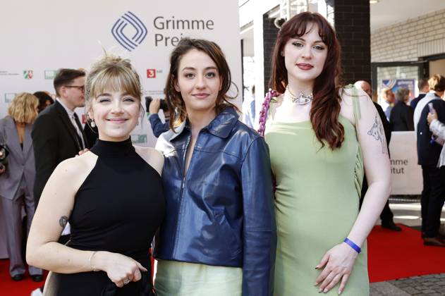Elsa van Damke, Marie Bloching und Jana Forkel bei der 61. Verleihung des Grimme Preises 2025 im Theater Marl. Marl, 04.04.2025