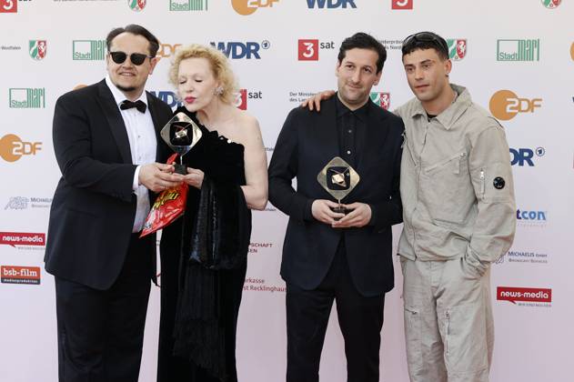 Martin Danisch, Sunnyi Melles, David Hadda und Aaron Altaras bei der 61. Verleihung des Grimme Preises 2025 im Theater Marl. Marl, 04.04.2025