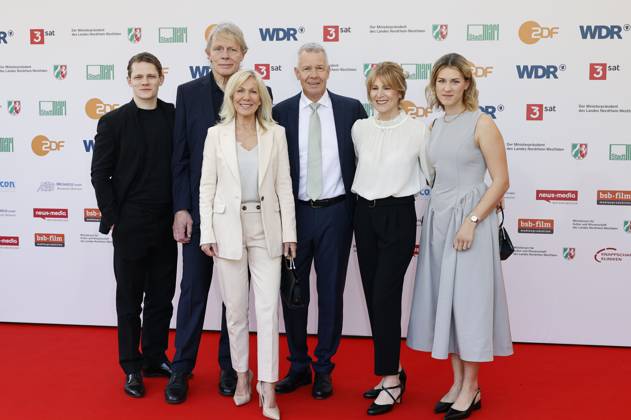 Max von der Groeben, Alexander von der Groeben, Ulrike von der Groeben, Peter Kloeppel, Carol Kloeppel und Geena Kloeppel bei der 61. Verleihung des Grimme Preises 2025 im Theater Marl. Marl, 04.04.2025