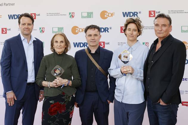 Gast, Gabriela Sperl, Thomas Wendrich, Pia Strietmann und Oliver Masucci bei der 61. Verleihung des Grimme Preises 2025 im Theater Marl. Marl, 04.04.2025