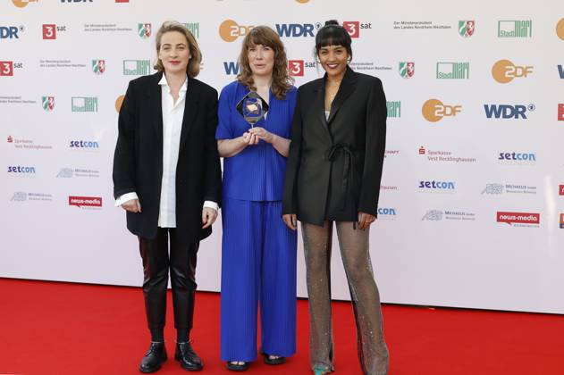 Jenny Lou Ziegel, Hilke Rönnfeldt und Salka Weber bei der 61. Verleihung des Grimme Preises 2025 im Theater Marl. Marl, 04.04.2025