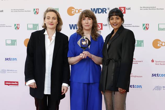 Jenny Lou Ziegel, Hilke Rönnfeldt und Salka Weber bei der 61. Verleihung des Grimme Preises 2025 im Theater Marl. Marl, 04.04.2025
