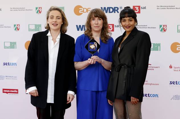 Jenny Lou Ziegel, Hilke Rönnfeldt und Salka Weber bei der 61. Verleihung des Grimme Preises 2025 im Theater Marl. Marl, 04.04.2025