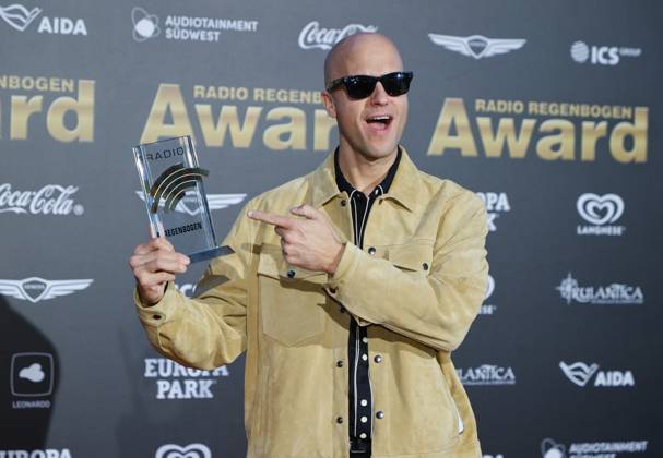 Rust, Germany - April 04, 2025: The 25th Radio Regenbogen Award at Europa-Park with Belgian Musician Milow (Jonathan Ivo Gilles Vandenbroeck) 25th Radio Regenbogen Award at Europa-Park