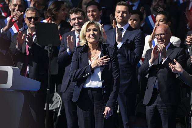 Bilder des Jahres 2025, News 04 April Rally In Support Of Marine Le Pen - Paris Marine Le Pen during a rally of Rassemblement National (RN) after her conviction for misappropriating funds in the European Parliament on April 6, 2025, in Paris, France. Photo by Victor Joly ABACAPRESS.COM Paris France  Copyright: xJolyxVictor ABACAx
