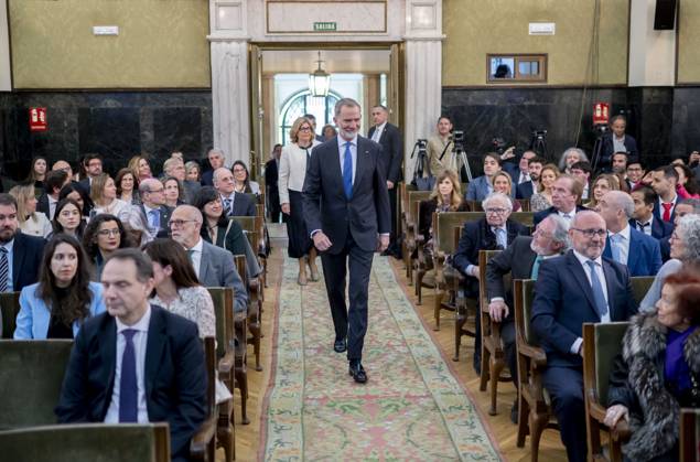 The King presents the V edition of the National Statistics Award King Felipe VI presents the V edition of the National Statistics Award to the professor in the area of Statistics and Operations Research of the Polytechnic University of Madrid, María Concepción Bielza, at the Royal Academy of Exact, Physical and Natural Sciences, on April 7, 2025, in Madrid Spain The National Statistics Institute INE recognizes the work of María Concepción Bielza with the V edition of the National Statistics Award for the quality and impact of her scientific contributions in the field of statistics with her work on machine learning and artificial intelligence 07 APRIL 2025 PREMIOS REALEZA REY DE ESPAÑA Madrid Madrid Madrid Espana  Copyright: xAlbertoxOrtegax 6629921