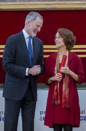 The King presents the V edition of the National Statistics Award King Felipe VI presents the V edition of the National Statistics Award to Professor María Concepción Bielza Lozoya in the area of Statistics and Operations Research at the Polytechnic University of Madrid, María Concepción Bielza, at the Royal Academy of Exact, Physical and Natural Sciences, on April 7, 2025, in Madrid Spain The National Statistics Institute INE recognizes the work of María Concepción Bielza with the V edition of the National Statistics Award for the quality and impact of her scientific contributions in the field of statistics with her work on machine learning and artificial intelligence 07 APRIL 2025 PREMIOS REALEZA REY DE ESPAÑA Madrid Madrid Madrid Espana  Copyright: xAlbertoxOrtegax 6630036
