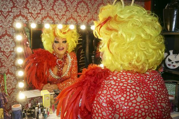 Bilder des Jahres 2025, Entertainment 04 April Entertainment Themen der Woche KW15 Entertainment Bilder des Tages Dragqueen Olivia Jones die Travestie-Kunstfigur von Oliver Knoebel Neuer Fummelfundus in Olivia Jones Bar auf der Grossen Freiheit auf Hamburg St.Pauli am 07.04.2025 Hamburg Deutschland
