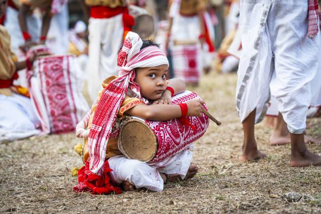 Bilder des Jahres 2025, News 04 April News Bilder des Tages Bihu Dance Workshop In Assam Participants in a Bihu dance workshop ahead of the Rongali Bihu Festival in Guwahati, India, on April 8, 2025. guwahati India  Copyright: xDavidxTalukdarx originalFilename: talukdar-bihudanc250408_npWDA.jpg