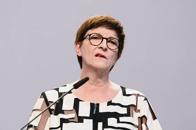 Saskia Esken bei der Pressekonferenz von CDU, CSU und SPD zur Vorstellung des gemeinsamen Koalitionsvertrages im Paul-Löbe-Haus. Berlin, 09.04.2025