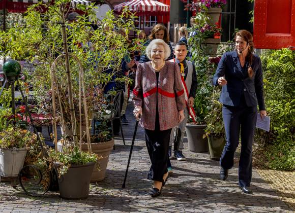 10-04-2025 Gouda Princess Beatrix with Mascha van Werven attend the Jantje Beton Prize in Gouda. Jantje Beton awards this prize to the most play-friendly city in the Netherlands is Breda. Â  Copyright: xPPEx
