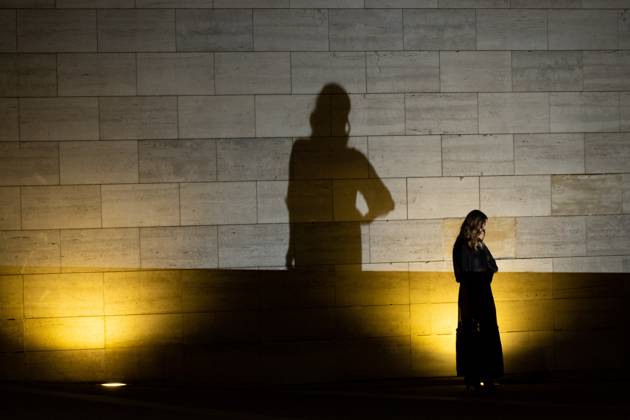 April 10, 2025, Santiago, Metropolitana, Chile: A woman is illuminated by a photographer s flash during a photo shoot on the street in Santiago, Chile. Santiago Chile - ZUMAb332 20250410_zip_b332_006 Copyright: xMatiasxBasualdox