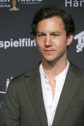 Tim Oliver Schultz Schauspieler zu Gast auf dem roten Teppich bei der Preisverleihung des 47. Jupiter-Award im Altonaer Kaispeicher am 10.04.2025 in Hamburg Hamburg Deutschland