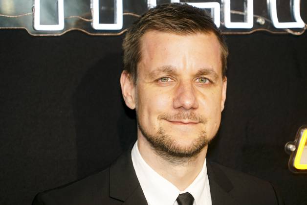 Tobias Schlegl, Moderator und RettungssanitÂäter zu Gast auf dem roten Teppich bei der Preisverleihung des 47. Jupiter-Award im Altonaer Kaispeicher am 10.04.2025 in Hamburg Hamburg Deutschland