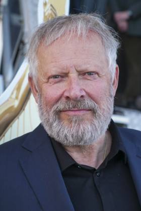 Axel Milberg Schauspieler zu Gast auf dem roten Teppich bei der Preisverleihung des 47. Jupiter-Award im Altonaer Kaispeicher am 10.04.2025 in Hamburg Hamburg Deutschland