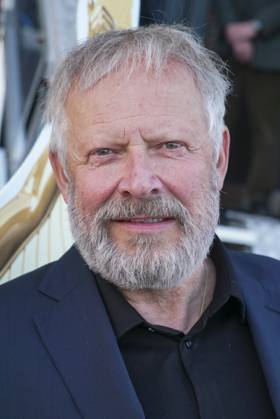 Axel Milberg Schauspieler zu Gast auf dem roten Teppich bei der Preisverleihung des 47. Jupiter-Award im Altonaer Kaispeicher am 10.04.2025 in Hamburg Hamburg Deutschland
