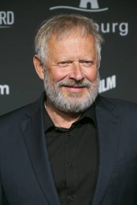Axel Milberg Schauspieler zu Gast auf dem roten Teppich bei der Preisverleihung des 47. Jupiter-Award im Altonaer Kaispeicher am 10.04.2025 in Hamburg Hamburg Deutschland