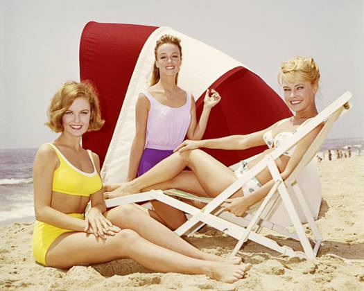 Girl Happy (1965) - filmstill Girl Happy (1965) Promo shot of Shelley Fabares, Lyn Edgington & Chris Noel - - - EDITORIAL USE ONLY Copyright: xCAP MFSx