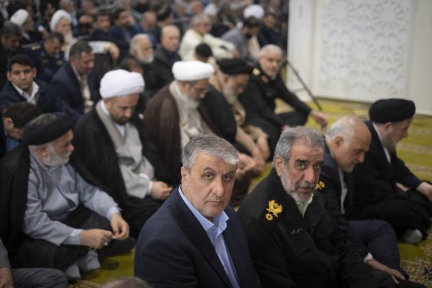 Mohammad Eslami, Head Of AEOI Mohammad Eslami (C), the Head of Atomic Energy Organization of Iran (AEOI), participates in Tehran s Friday prayers ceremony, on April 9, 2025. MORTEZA NIKOUBAZL NurPhoto Tehran Tehran Iran  Copyright: xMortezaxNikoubazlx originalFilename: nikoubazl-mohammad250411_npvt9.jpg