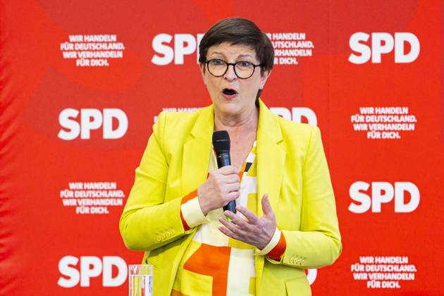 14.04.2025 - Dialogkonferenz der SPD-Parteispitze in Hannover vor dem Start des SPD-Mitgliedervotums über den ausgehandelten Koalitionsvertrag der SPD mit CDU und CSU. Im Bild: Saskia Esken (Parteivorsitzende). , Hannover Niedersachsen Deutschland Karriere-Campus