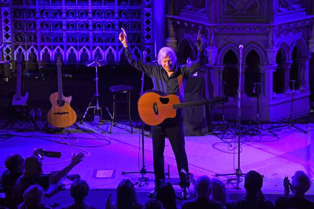 Justin Hayward performing at Union Chapel, Highbury and Islington, London LONDON, ENGLAND - SEPTEMBER 20: Justin Hayward performing at Union Chapel, Highbury and Islington, London on September 20, 2022 in England. EXCLUSIVE! SPECIAL FEES APPLY™! CAP MAR MAR Great Britain Copyright: xMartinxHarris CapitalxPicturesx