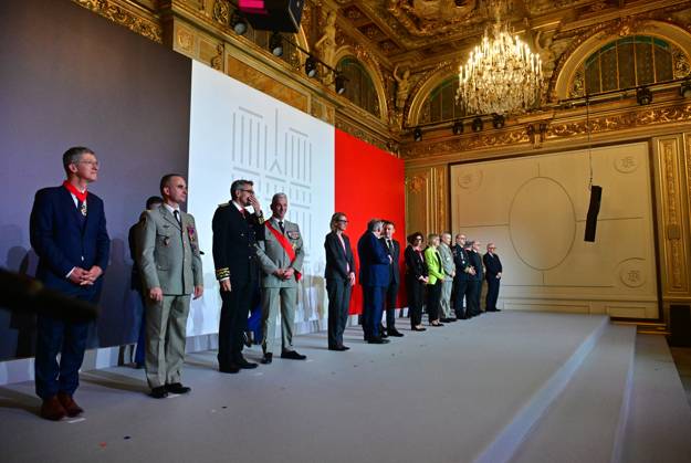 French President Emmanuel Macron during an award ceremony in honor of craftspeople and officials who contributed to the restoration of Notre Dame Cathedral at the Elysee Palace in Paris French President Emmanuel Macron during an award ceremony in honor of craftspeople and officials who contributed to the restoration of Notre Dame Cathedral at the Elysee Palace in Paris French President Emmanuel Macron during an award ceremony in honor of craftspeople and officials who contributed to the restoration of Notre Dame Cathedral at the Elysee Palace in Paris French President Emmanuel Macron during an award ceremony in honor of craftspeople and officials who contributed to the restoration of Notre Dame Cathedral at the Elysee Palace in Paris, Fran  Copyright: xChristianxLiewigx xBestimagexChristianxLiewigx xBestimagex