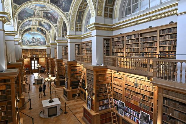Reopening of the National Assembly Library PHOTOPQR OUEST FRANCE Stéphane Geufroi Paris 11 04 2025 The National Assembly Library was founded over 200 years ago and houses collections built up since the early days of the French Revolution. It comprises a nave 42 m long, 10 m wide and 12 m high It was built in 1834 by architect Jules de Joly, who also designed the current hemicycle, and is also remarkable for its ceiling painted by Eugène Delacroix The Bibliothèque des Députés will open its doors to the public from April 14 to June 15, 2025, after a year-long restoration project Paris, France, april 11th 2025 The National Assembly Library was founded over 200 years ago It houses the collections built up since the early days of the French Rev  Copyright: xPHOTOPQR OUESTxFRANCE MAXPPPxStéphanexGeufroix 20250416OFR7270 20250416OFR7270