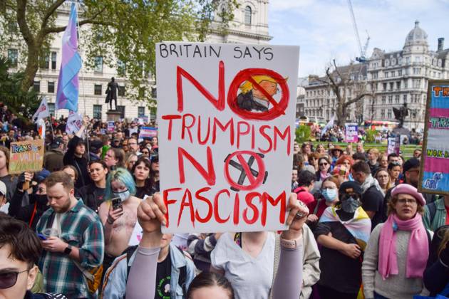 Bilder des Jahres 2025, News 04 April News Bilder des Tages Thousands march in support of trans rights following the Supreme Court ruling on women in London, UK - 19 Apr 2025 A protester holds a placard opposed to Trump and fascism during the demonstration in Parliament Square. Thousands of people marched in Westminster in support of transgender rights following the Supreme Court ruling that the definition of a woman is based on biological sex. London United Kingdom Copyright: xVukxValcicx xSOPAxImagesx VukValcicTransRights190425_36