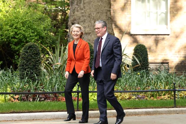 Ursula von der Leyen, President of the European Commission visit to Downing Street, London, UK - 24 Apr 2025 Natalie Wood Copyright Loft 1 Building 7 15 Underwood Street N1 7LG Steve Wood Copyright Boris TODAY Copyright: xNataliexWood xCopyrightx