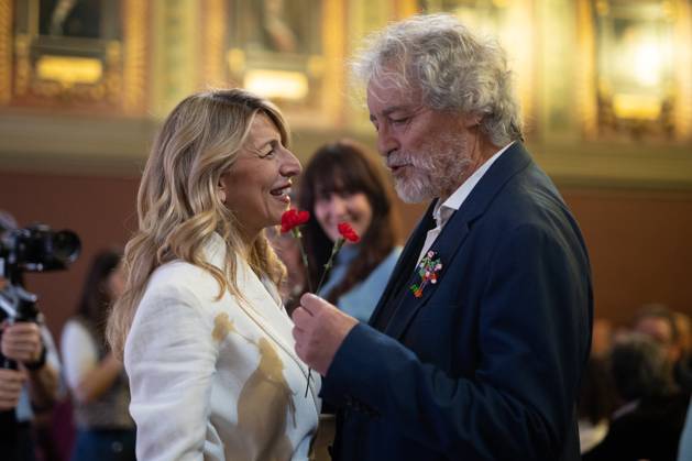 Bilder des Jahres 2025, Entertainment 04 April Entertainment Bilder des Tages Yolanda Díaz closes the ceremony of the CEDRO Award to Manuel Rivas The Second Vice President and Minister of Labor and Social Economy, Yolanda Díaz, and the writer and journalist Manuel Rivas during the closing ceremony of the CEDRO Award, on April 25, 2025, in Madrid Spain The CEDRO Award, which this year has received the writer and journalist Manuel Rivas, is awarded on the occasion of International Intellectual Property Day, with the aim of recognizing the career of a person or institution that stands out for defending culture in general and copyright in particular 25 APRIL 2025 AUTHOR CULTURE PRIZE INTELLECTUAL PROPERTY Alejandro Martínez Vé Madrid Madrid Madrid Spain  Copyright: xAlejandroxMartinezxVÃ lezx 6675658