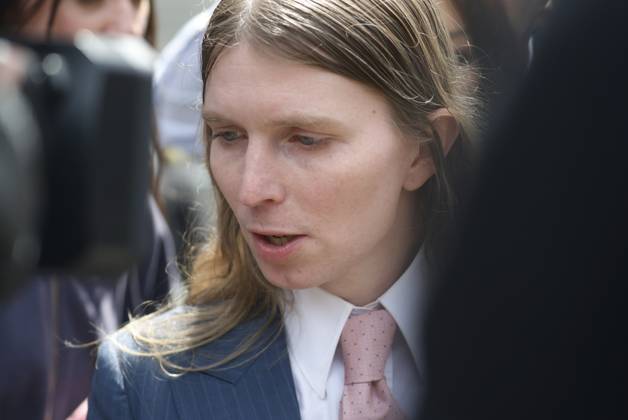 Bilder des Jahres 2025, News 04 April News Themen der Woche KW17 News Bilder des Tages Activist Chelsea Manning speaks when departing from the arraignment of UHC CEO accused murderer Luigi Mangione at Federal Court in New York City on Friday, April 25, 2025. Luigi Mangione plead not guilty to federal charges in killing of UnitedHealthcare CEO Brian Thompson who was shot and killed in midtown Manhattan in a targeted attack as he was about to attend the company s annual investor conference.  NYP20250425138 JOHNxANGELILLO