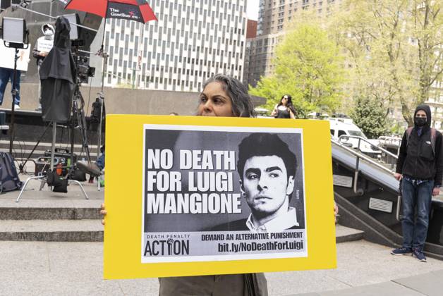 April 25, 2025, New York, New York, USA: Activists gathered in front of Federal Court in New York on April 25, 2025 where Luigi Mangione was arraigned on Federal Charges accusing him of killing United HealthCare CEO Brian Thompson. He is facing the death penalty on Federal Charges. During the arrangement Luigi entered a Not Guilty plea. New York USA - ZUMAr339 20250425_znp_r339_023 Copyright: xLevxRadinx