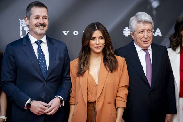 April 26, 2025, Madrid, Madrid, Spain: uHead of Culture, Tourism and Sports for the Community of Madrid, Mariano de Paco, actress Eva Longoria and the president of EGEDA, Enrique Cerezo attend the Ã¢â‚¬ËœPlatino de Honor award photocall at Teatro Albenizzz in Madrid, Spain. Madrid Spain - ZUMAp177 20250426_znp_p177_006 Copyright: xAngelxPerezx