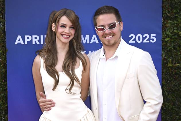 Barbara Palvin mit Ehemann Dylan Sprouse bei der Eröffnung der Universal Fan Fest Nights in den Universal Studios Hollywood. Universal City, 25.04.2025