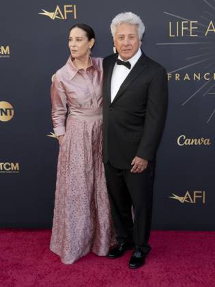 AFI Life Achievement Award Ceremony Honoring Francis Ford Coppola 26 April 2025 - Hollywood, California - Lisa Hoffman and Dustin Hoffman. AFI Life Achievement Award Ceremony Honoring Francis Ford Coppola at TCL Chinese Theatre. Photo Credit: Billy Bennight AdMedia Hollywood California United States EDITORIAL USE ONLY  Copyright: xx BillyxBennightx admphotostwo928332