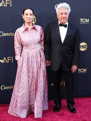 50th Annual AFI Life Achievement Award 2025 Honoring Francis Ford Coppola Lisa Hoffman and husband Dustin Hoffman arrive at the 50th Annual AFI (American Film Institute) Life Achievement Award Honoring Francis Ford Coppola held at the Dolby Theatre in Hollywood, Los Angeles, California, United States. Dolby Theatre, Hollywood, Los Angeles, California, USA California United States  Copyright: xImagexPressxAgencyx originalFilename: collin-50thannu250427_npaH9.jpg
