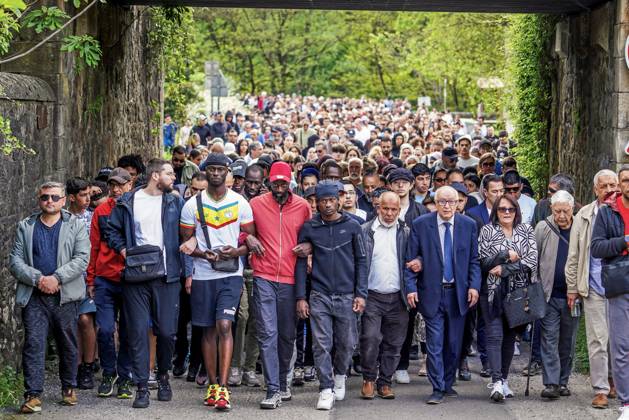 Bilder des Jahres 2025, News 04 April News Themen der Woche KW17 News Bilder des Tages Knife attack at La Grand Combe mosque PHOTOPQR LE MIDI LIBRE MIKAEL ANISSETS 04 27 2025 GARD FD FAIT DIVERS LA GRAND COMBE KNIFE ATTACK AT LA GRAND COMBE MOSQUE DEFILE MARCHE BLANCHE HOMMAGE A LA VICTIME ABOUBAKAR France, la Grande Combe French police hunt killer of Muslim worshipper inside mosque The attacker stabbed the worshipper dozens of times then filmed him with a cell phone while shouting insults at Islam in Friday s attack in a village in southern France silent march ALES GARD France  Copyright: xPHOTOPQR LExMIDIxLIBRE MAXPPPxMIKAELxANISSETx 20250427MDL9934 20250427MDL9985A
