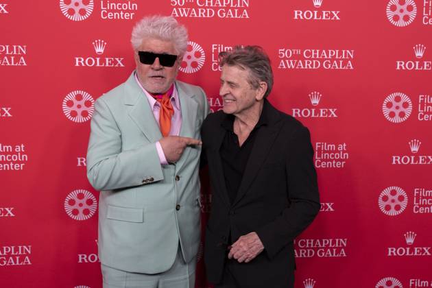 Spanish director Pedro Almodovar (L) poses with actor Mikhail Baryshnikov (R) during the red carpet at the 50th Chaplin Awards 2025 in New York, USA, 28 April 2025. Pedro Almodovar receives the Chaplin Award during the 50th edition of the Chaplin Prize !ACHTUNG: NUR REDAKTIONELLE NUTZUNG!  Copyright: xAngelxColmenaresx AME3445 20250429-55016669337_1