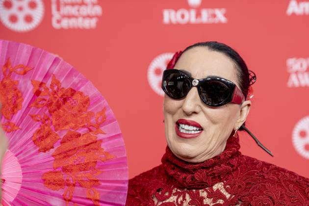 Actress Rossy de Palma poses during the red carpet at the 50th Chaplin Awards 2025 in New York, USA, 28 April 2025. Pedro Almodovar receives the Chaplin Award during the 50th edition of the Chaplin Prize !ACHTUNG: NUR REDAKTIONELLE NUTZUNG!  Copyright: xAngelxColmenaresx AME3447 20250429-55016669343_1