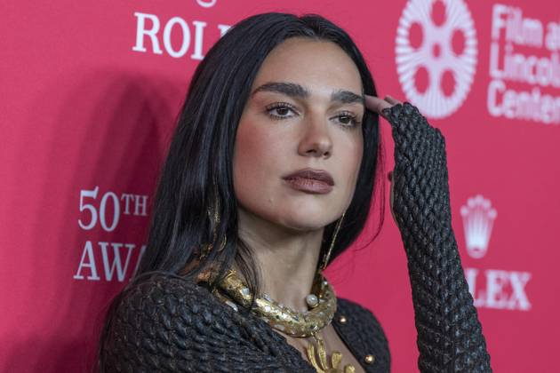 Entertainment Bilder des Tages April 28, 2025, New York, New York, USA: Dua Lipa attends 50th Chaplin Award Gala celebrating Pedro Almodovar to benefit Film at Lincoln Center at Alice Tully Hall in New York on April 28, 2025. New York USA - ZUMAr339 20250428_znp_r339_042 Copyright: xLevxRadinx