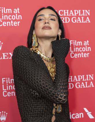 April 28, 2025, New York, New York, USA: Dua Lipa attends 50th Chaplin Award Gala celebrating Pedro Almodovar to benefit Film at Lincoln Center at Alice Tully Hall in New York on April 28, 2025. New York USA - ZUMAr339 20250428_znp_r339_077 Copyright: xLevxRadinx