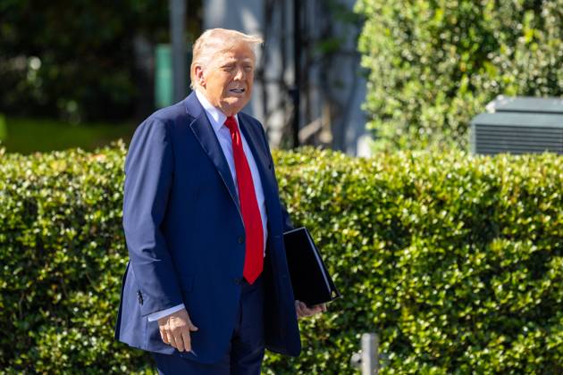 (250429) -- WASHINGTON, April 29, 2025 -- U.S. President Donald Trump arrives to welcome the Super Bowl champion Philadelphia Eagles NFL football team to the White House in Washington, D.C., the United States, April 28, 2025. A recent poll showed that as U.S. President Donald Trump approaches the 100-day mark of his second term, his approval rating has fallen to the lowest level for any U.S. president at this point in office over the past 80 years. ) U.S.-WASHINGTON, D.C.-WHITE HOUSE-TRUMP-APPROVAL RATING HuxYousong