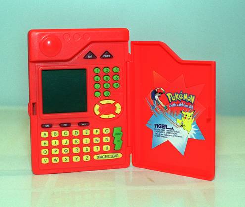 Toys Pokemon Pokedox POKEMON POKEDOX FROM TIGER OCTOBER 2000 Copyright: xAndyxParadisex DMGTCHPDPICT000392448179
