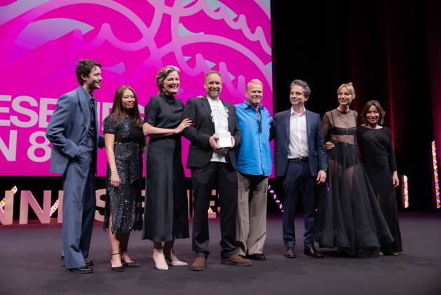 Cannes International Series Festival Canneseries, Preisverleihung Prizes Ceremony of The 8th Canneseries Festival - Cannes ‘BEST SERIE’ prize for the cast of ‘A BETTER MAN’ during the Prizes ceremony of the 8th Canneseries Festival, in Cannes. Cannes, France on April 29, 2025. Photo by Shootpix ABACAPRESS.COM Cannes Provence-Alpes-Cote d Azur France  Copyright: xShootpix ABACAx